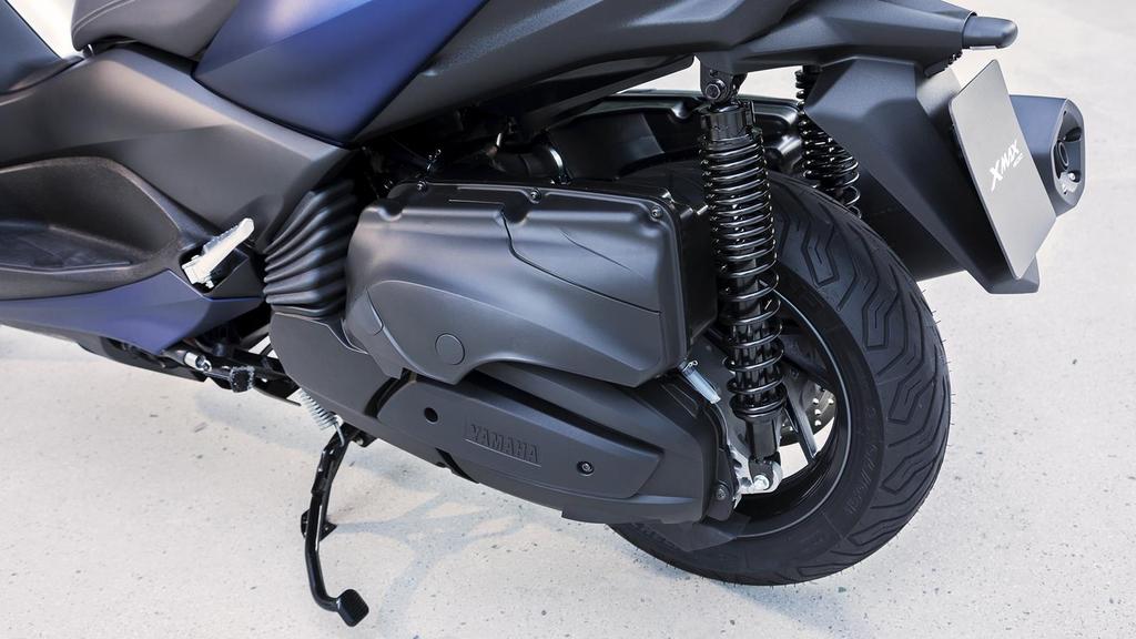 A Yamaha kifinomult motor-technológiájának és a hatékony üzemanyag-befecskendező rendszernek köszönhetően biztos lehetsz benne, hogy az X-MAX 400 kategóriáján belül az egyik legtakarékosabb és