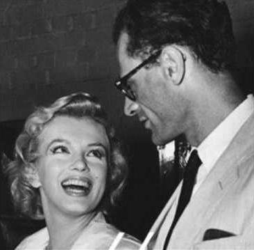 A család a gazdag Manhattanből a brooklyni Arthur Miller, a futballista Második feleségével, Marilyn Monroe-val munkásnegyedbe költözött.