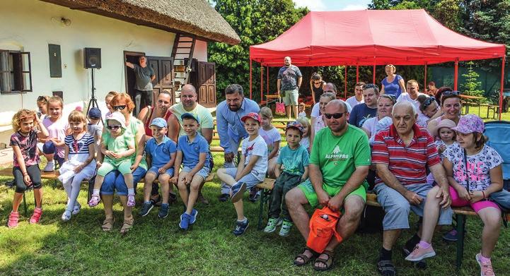 Žiaci prvého stupňa strávili veselý deň na ranči v obci Blažov a žiaci 2. stupňa v parku RELAX pri Čiernej vode. V ZŠ slovenskej sa uskutočnilo 1. júna hot-dog párty a dňa 8.