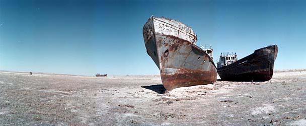 VÍZKÉSZLETEK Aral tó (déli részének) kiszáradt medre.