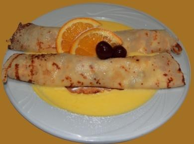 pancake Pfannkuchen gefüllt mit Nutella Kakaós palacsinta Cocoa pancake Pfannkuchen mit Kakao 550,- Ft 450,- Ft Barackos-túros palacsinta vaníliaágyon
