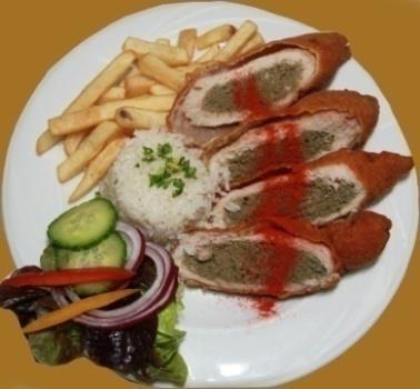 Ludas Matyi titka vegyes körettel Ízes-fűszeres pecsenye libamájraguval a karajt megtöltjük, bebundázzuk, kisütjük. Rizzsel, hasábburgonyával vegyesen körítjük.