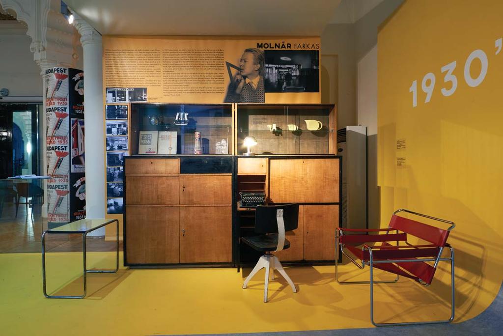Fotó: Soltészné Haranghy Ágnes / Iparmûvészeti Múzeum, Budapest Breuer újra itthon címû kiállítás (részlet), Molnár Farkas kombinált szekrénye / Breuer at Home Again (exhibition view).