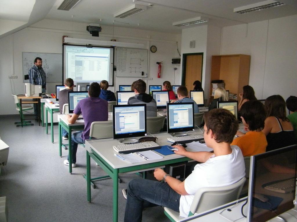 Kedves Leendő Tanulónk! Tisztelt Érdeklődő Szülők! Tájékoztatónk célja, hogy felvételi követelményeinket nyilvánosságra hozzuk, és bepillantást biztosítsunk gimnáziumunk céljaiba.