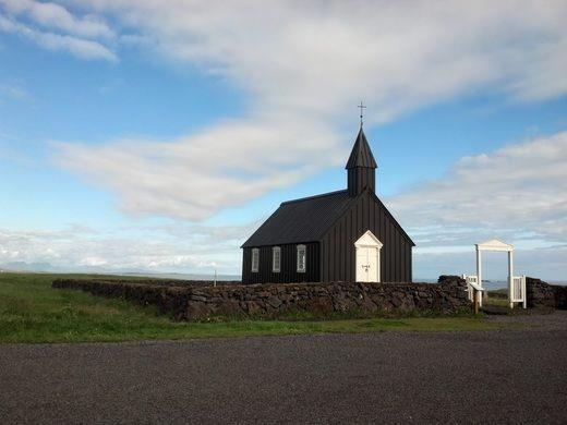 A sziget északi részén megmásszuk a Kirkjufell sziklacsúcsát és