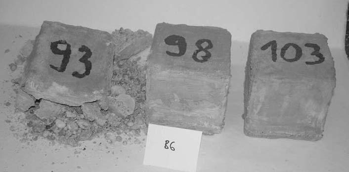 A kloridionok behatolási mélységének és mennyiségének, továbbá a betonok ph értékének meghatározására az arra alkalmas (összefügg ) C2 jel próbatestek klorid-oldattal érintkez alsó és azzal