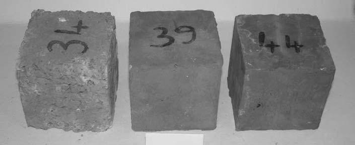 A furatporok szuszpenzióiban meghatározott ph értékek azt mutatták, hogy jelent sebb mészkioldódás csak az etalon és az egykomponens bevonatokkal kezelt betonok legküls rétegében ment végbe.