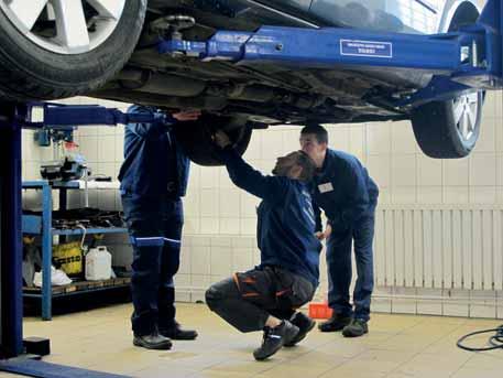 csapat számára egy Infi niti FX45 első lengéscsillapító és egy Ford Mondeo első fékbetétjének és féktárcsájának cseréje volt.