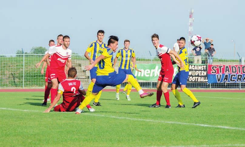 Sárkányai csapat tagjaként Rakusz Éva a Tiszaújvárosi Vízi Sportegyesület társadalmi elnöke.