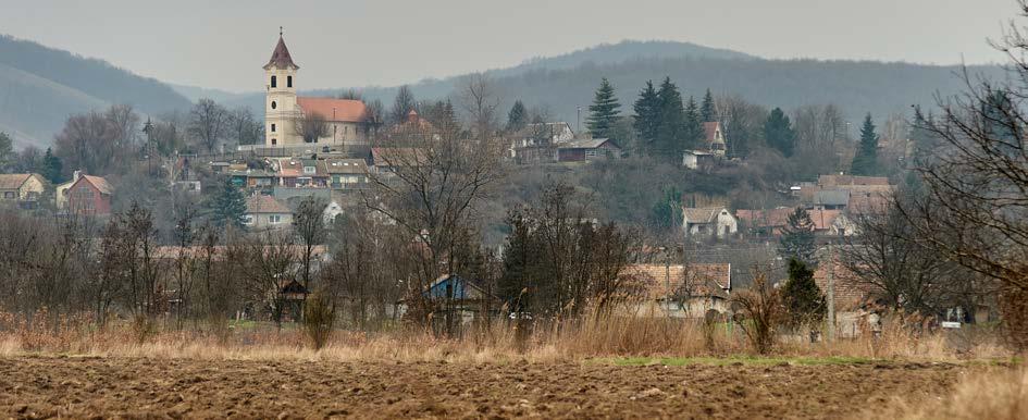 Esztergomból a Duna mentén elindulva Pilismarót az első település.