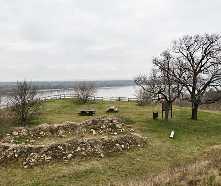 az esztergomi bazilikában is. Bal oldali oldalkápolnája Közép-Európa legszebb reneszánsz műemléke, amelyet az 1500-as évek elején Bakócz Tamás érsek szintén csiszolt süttői vörös mészkőből építtetett.