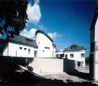 ..) bolo možné dôsledné metodickoarchitektonické riešenie úplnej novej vrstvy interéru pokoncilovej liturgie v pamiatkovom priestore.