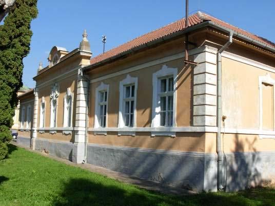 Budova bola postavená v rokoch 1905-10 podľa projektu domáceho inžiniera Müllera. Táto secesná stavba bola darom Dionýza Andrássyho mestu.