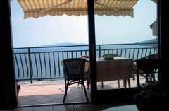 hu HOTEL PARK LOVRAN 4* Fekvése: 100 méterre a tengerparti sétánytól (Opatija 7 km) Strand: betonos, kavicsos, sziklás (100 m) Szobák: légkondicionáltak; tv, telefon, zuhanyzó, széf, Wifi Ellátás: