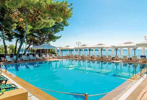 VODICE HORVÁTORSZÁG DALMÁCIA DEPANDANSZ ARAUSA 4* Fekvése: egy öbölben a Hotel Punta melléképületeként Strand: kavicsos, betonos (20 m) Szobák: légkondicionált, erkélyes, TV, telefon, minibár, széf,