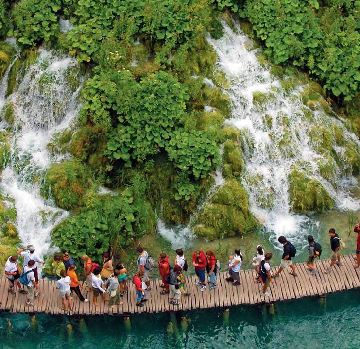 HORVÁTORSZÁG PLITVICE PLITVICE HOTEL JEZERO - PLITVICE 3* Fekvése: a nemzeti park központjában, a Kozjak-tó felett Szobák: tv, telefon, internetcsatlakozási lehetőség, zuhanyzó vagy kád Ellátás: