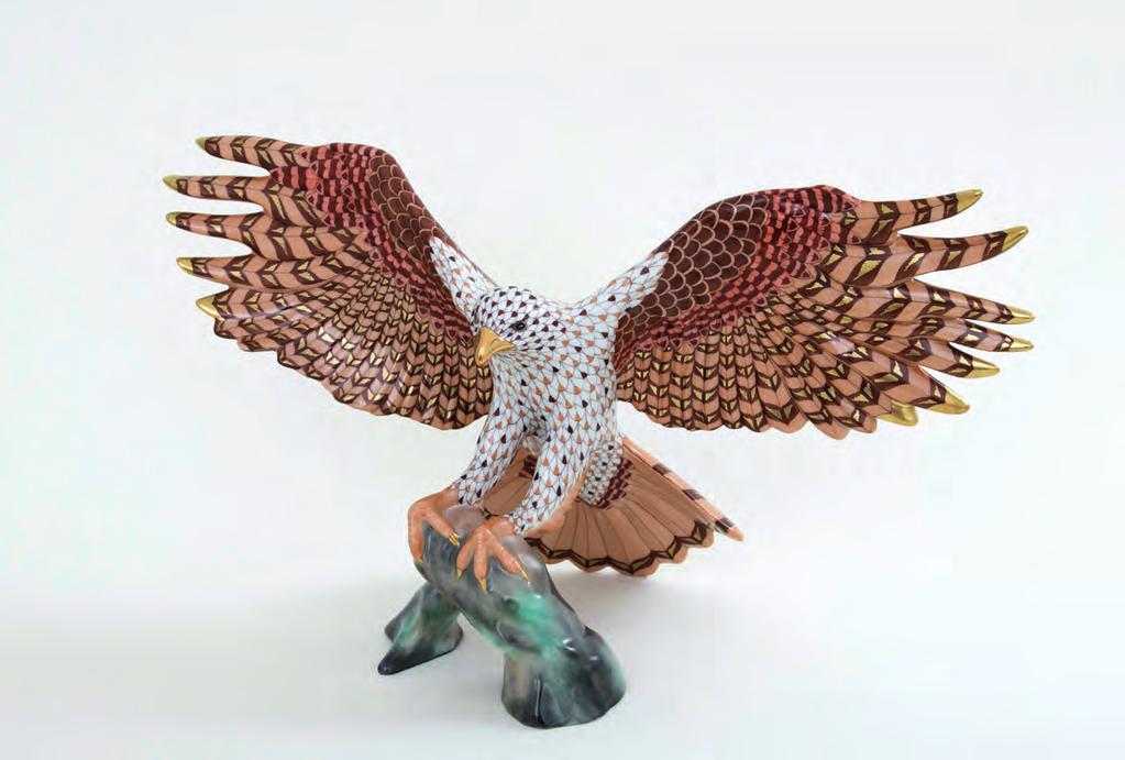 Figurines Pattern: VHSP88 Limited edition: 150 pcs. Landing Hawk 05764000 225 mm 405 mm 175 mm Falcon Specially designed falcon figurine limited to 150 pieces.