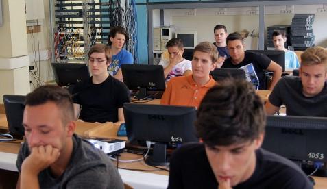 A központi írásbeli felvételi vizsgán magyarból és matematikából együtt maximum 100