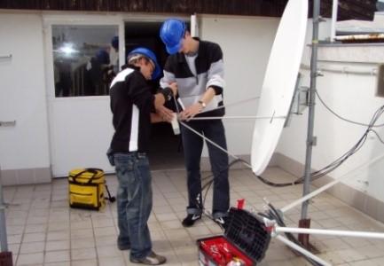 Az iskolában az elektronika, robottechnika szakkörtől a színjátszó csoportig számos érdekes és hasznos programon (pl.: Pataky-nap) vehetnek részt a diákok.
