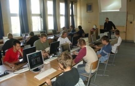 hu A gyakorlati oktatás fontos eleme a CISCO hálózati ismeretek elsajátítása.