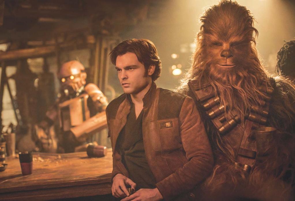 9 A forgatókönyvet jegyző Lawrence Kasdan igazi Star Wars veterán, hiszen A Birodalom viszszavág és A Jedi visszatér mellett neki köszönhetjük Az ébredő erő A forgatókönyvet jegyző A Solo: Egy Star