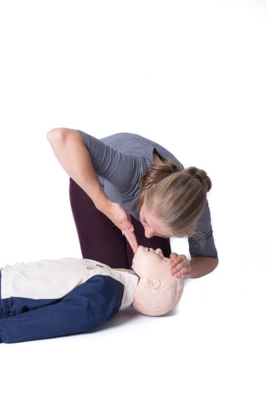 AED-használat gyermeknél 8 éves kor felett használd a/az (felnőtt) AED-t!