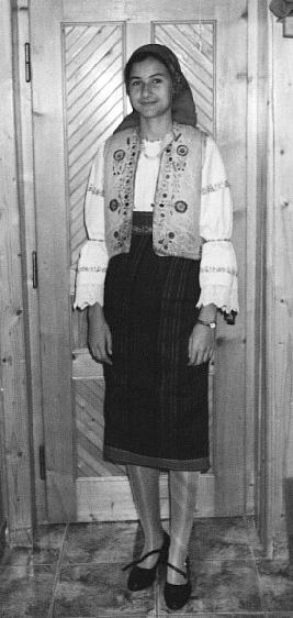 80 MADÁRKÁM, MADÁRKÁM, CSÁCSOGÓ RIGÓCSKÁM... Ha valaki megkérdi tőlem, miért szeretem a népi kultúrát, nem tudok egyértelmű választ adni.