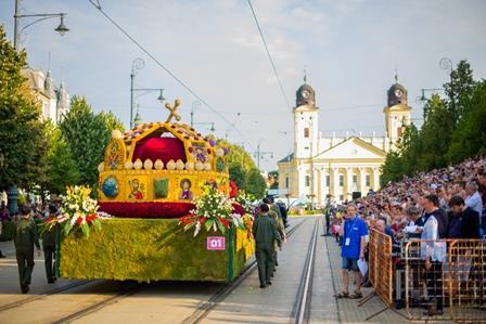 A legnagyobb szenzációt az a több, mint 18 méter hosszú kizárólag élővirágból készült óriás sárkány kompozíció jelentette, amelynek gigantikus látványát hangeffektek, mozgó elemek és füst is kísérte.