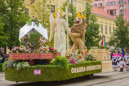 UNIO NAGYVÁRAD ÉS DEBRECEN KÖZÖS VIRÁGKOCSIJA A két testvérváros, Nagyvárad és Debrecen történelme számos ponton kapcsolódik.