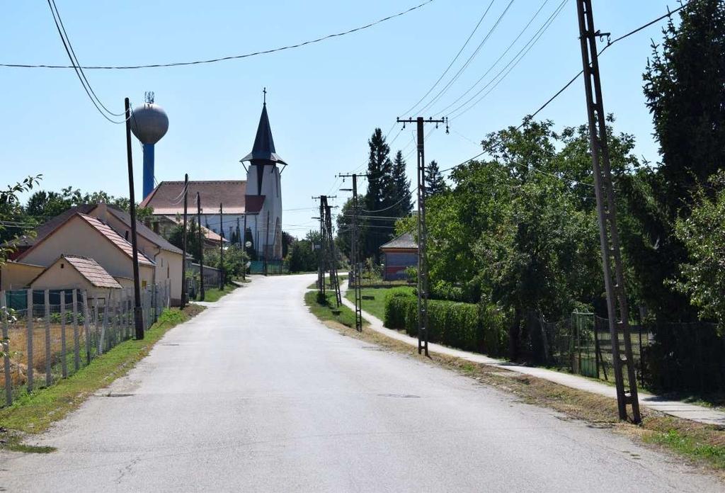 telepítés a jellemző, míg DNy-ra a település magja, illetve az épületek nagyrésze itt