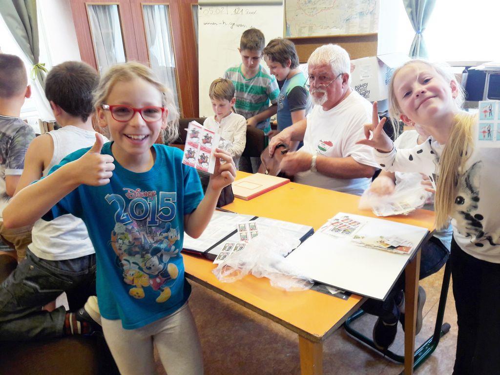 - 13 - Az Egyesület 1 sz. Ifjúsági csoportjának évzárása. A Gyulai István általános iskola bélyeggyűjtő csoportjának évzáró összejövetele 2018. június 5.-én volt.
