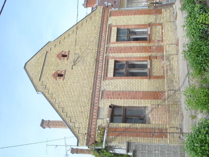 14. Kossuth utca 34. hrsz.: 175. Szimmetrikus nyeregtetős, tornácos gazdaház, épült kb. a 20. század első harmadában. Indoklás: Hangulatos vörös és sárga téglahomlokzatán eredetiek az ablakok.