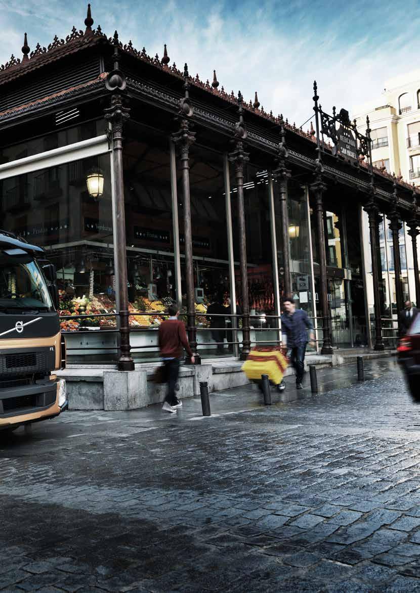 ÚTTISZTÍTÁS ÉS TAKARÍTÁS Tökéletesen megfelel a jó söpréshez. A Volvo FL kiváló választás úttisztító teherautónak a szűk városi környezetekhez. Könnyen manőverezhető és könnyű a beszállás.