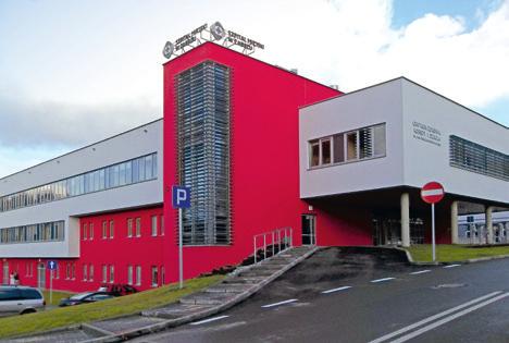 A PORTA termékek sokoldalú gyártási lehetőségeinek köszönhetően egy ajtótok készlet egy robusztus termék által a könnyedség benyomását keltheti.