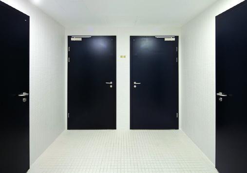 ACÉLAJTÓK A kiváló minőségű galvanizált és savakkal szemben ellenálló acél alkalmazása lehetővé teszi, hogy a laboratóriumok, úszómedencék, stb.