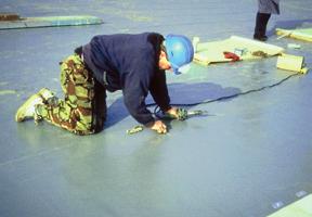 RENOLIT WATERPROOFING 5 A tető felépítése Elválasztóréteg Ha az RENOLIT ALKORPLAN vízszigetelő lemezt kasírozás nélküli polisztirol vagy poliuretán hőszigetelő lapra fektetik, akkor RENOLIT ALKORPLUS