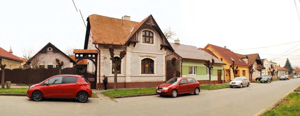 pohľad na Hviezdoslavovu ulicu západným smerom c. pohľad z križovatiek ulíc Š.