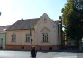 nevhodná výplň otvorov parteru s pamiatkovou