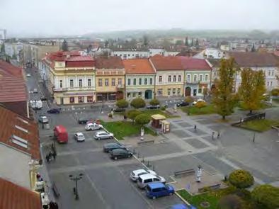 F.1.9. PRVKY ULIČNÉHO INTERIÉRU A ULIČNÉHO PARTERU Verejné priestranstvá a komunikácie Mesto malo na konci 19. storočia dláždené hlavné komunikačné ťahy a na chodníkoch pre peších bola prekrytá, resp.