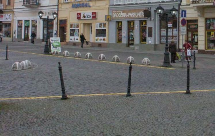 reklamné plochy, reklamné stojany a súvislé reklamné steny vývesné tabule, lavičky, smetné koše, ochranné mreže).