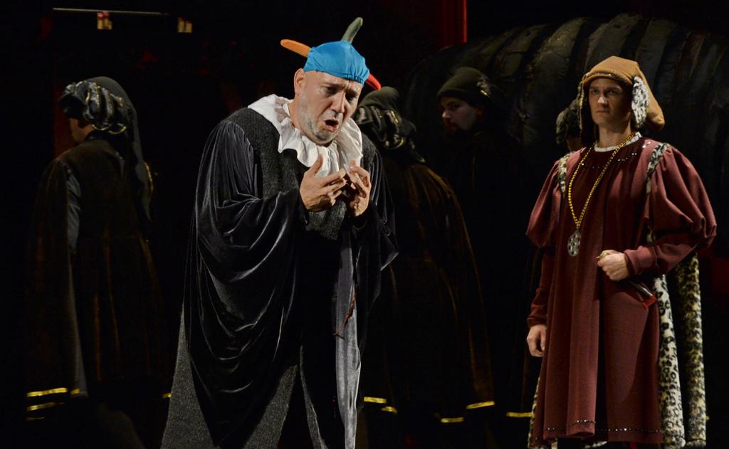 Fotó: Kolozsvári Magyar Opera A mantuai herceg Duke of Mantua Cosmin Isfrim Rigoletto, udvari bolond Rigoletto, court jester Balla Sándor Gilda, a leánya Gilda, his daughter Covacinschi Yolanda