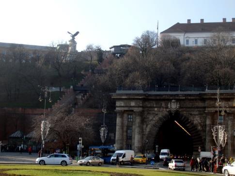 A Budára vezető Váralagút, 350 méter hosszú, 1853 és 1857
