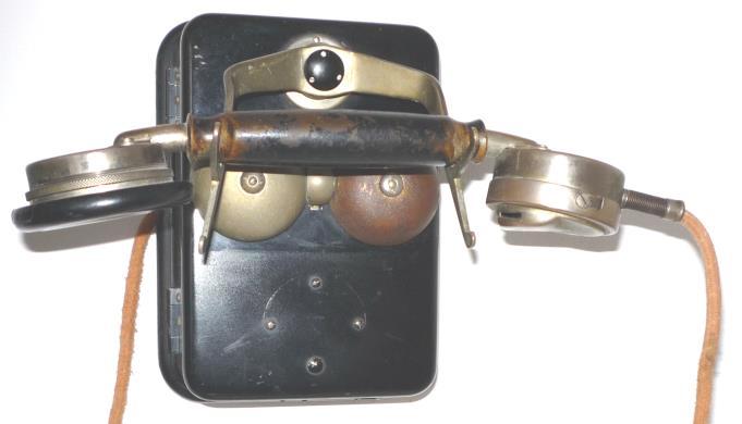 IV. A korszerűbb, a központi telepes távbeszélő rendszer 1928-ban helyezték üzembe Magyarországon az első 7A1 automata távbeszélő központot.