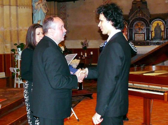 évtizedes példaértékû munkájukkal hozzájárultak a település erkölcsi értékeinek gyarapításához, jó hírnevének öregbítéséhez a Jászkisér Városért díjat adományozta.