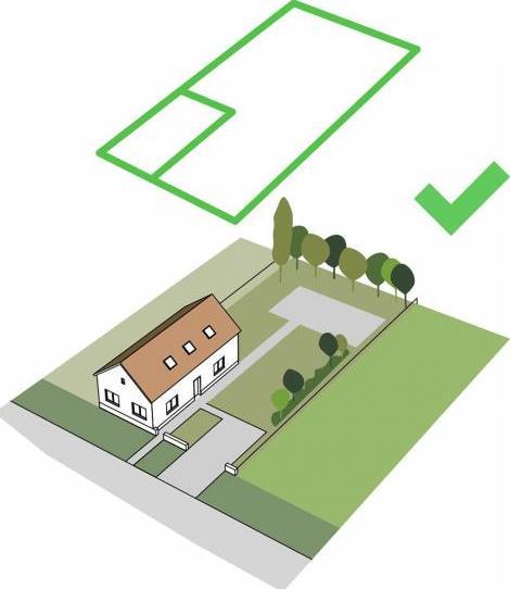 Mivel a házaknál a kis előkertes vagy előkert nélküli telepítés a jellemző, ezt célszerű megőrizni, a lakóépületek utcai homlokzatát a kerítés síkjába ajánlott tervezni.