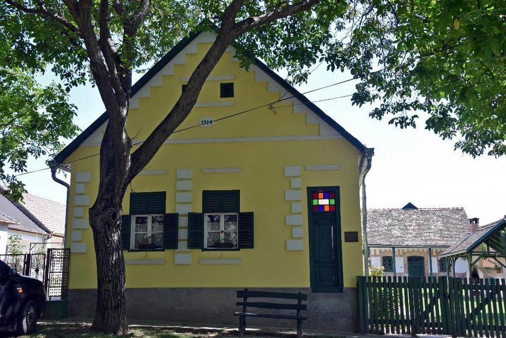 részesíteni.