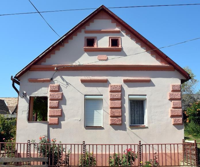 E változatos motívumok és színvilág használata a továbbiakban is támogatható.