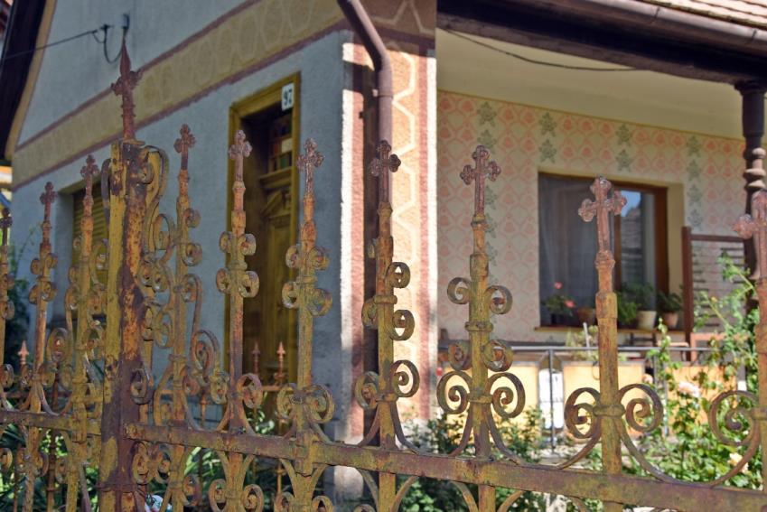 Ezeknek a lakó-, illetve gazdasági épületeknek többsége a