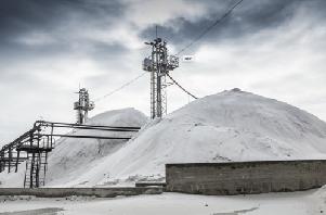 Kültéri korlát A korlátok elhelyezése a következő műszaki rajz alapján történik: korlát anyaga: 100 mm átmérőjű acélcső, 100 mm átmérőjű patentív, 100 vtg.