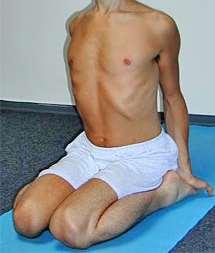 13. Virasana pozitív és elrettentő példák Jógikusan helyes mód: 1.